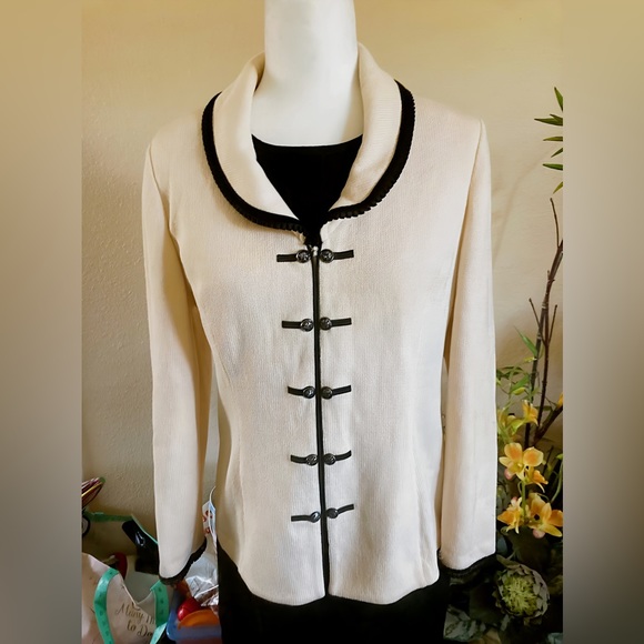 ST. JOHN COLLECTION by MARIE GRAY KNIT Blazer - Picture 5 of 11